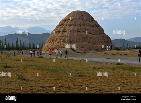 西夏王陵！壮麗な石窟寺院と古代王朝の秘密に迫る旅へ！