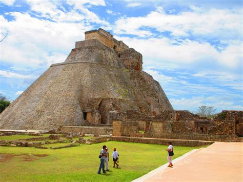  ユカタンの神秘！古代マヤ文明の遺跡、ウシュマルを探索しよう